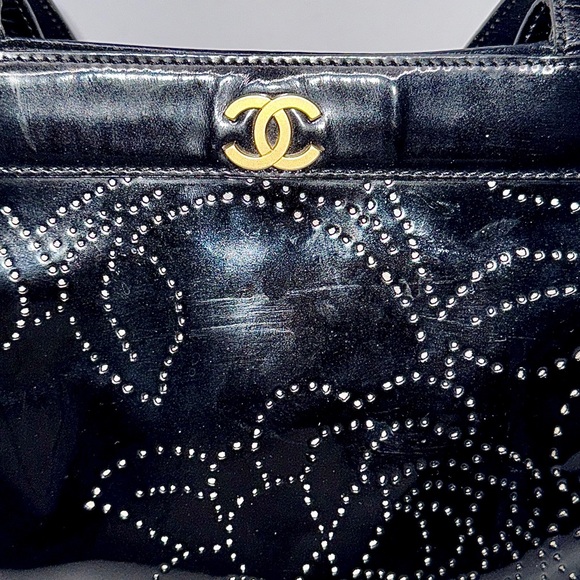 🔥SOLD🔥CHANEL Camelia Enamel Tote Bag - Picture 14 of 17